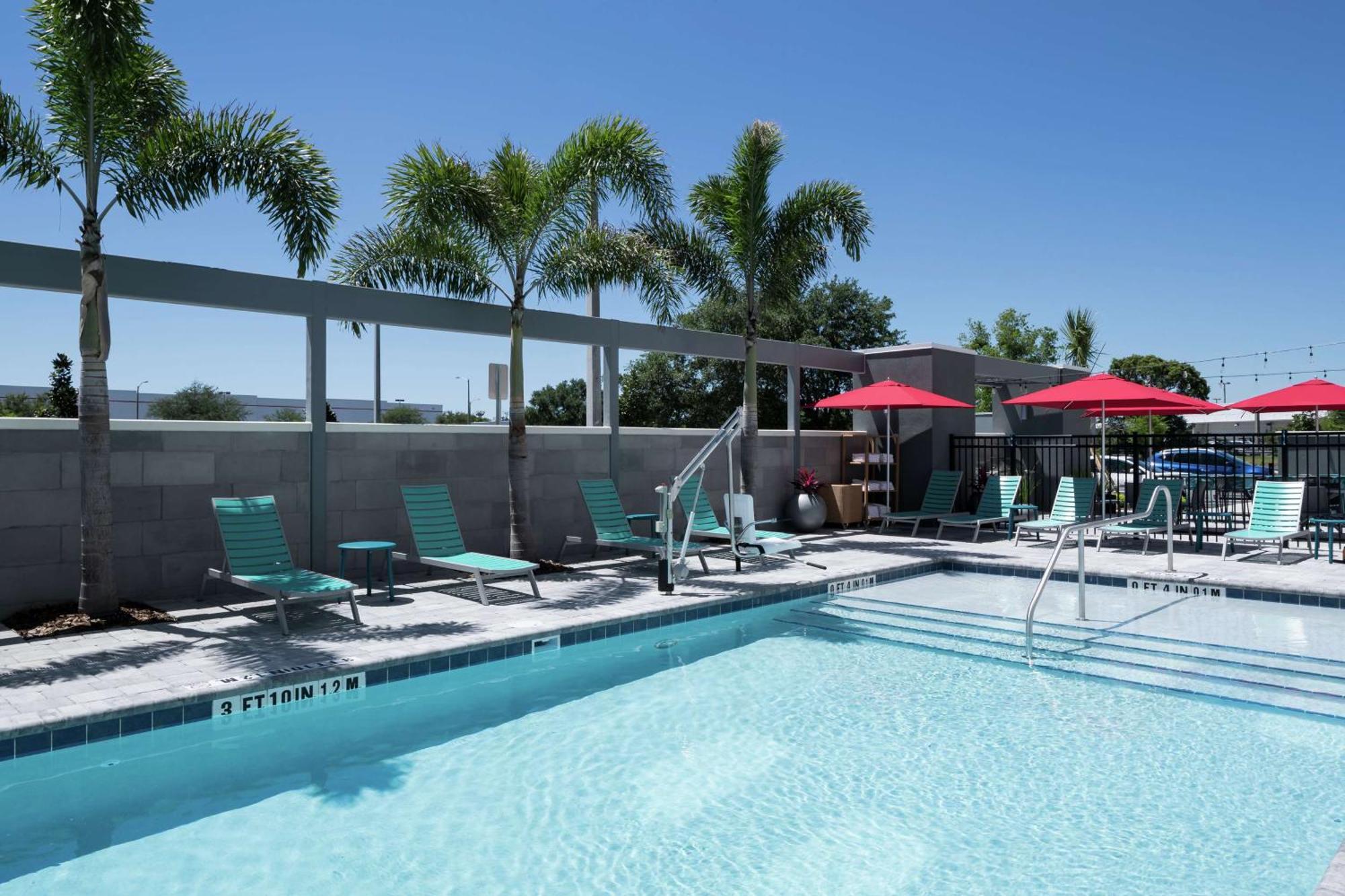 Home2 Suites By Hilton Orlando Airport Eksteriør billede